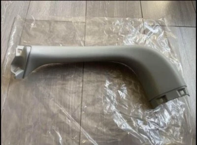 Genuine Land Rover Discovery Sport Right Hand Tailgate Hinge Cover LR076667  - Image 1 of 4