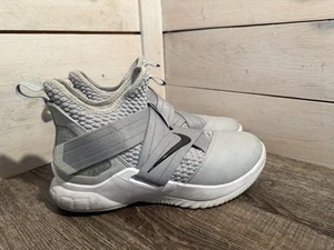 LeBron Soldier XII 7.5 Men’s Sneaker Shoe Gray Black - Picture 1 of 15