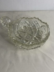 Plato para servir con mango de vidrio prensado borde diente de sierra patrón Starburst transparente - Imagen 1 de 4