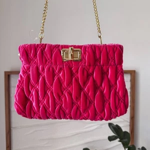 NEW Womens LILLY PULITZER Chancey Quilted Velvet Clutch Purse Bag Pink Grenadine - Picture 1 of 5