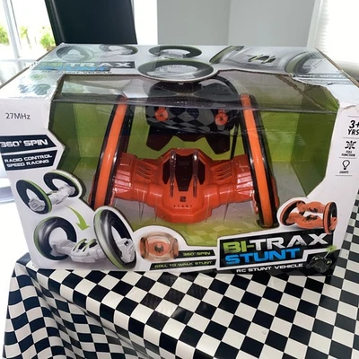 BRAND NEW IN BOX Tri-trax Radio Controlled Stunt Vehicle 360° Spins - New Boxed - Image 1 of 4
