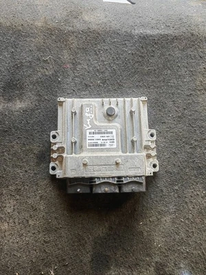 Ford Kuga I 2010 Diesel Motorsteuergerät -modul DV4112A650CG 100kW LAV22031 - Immagine 1 di 2