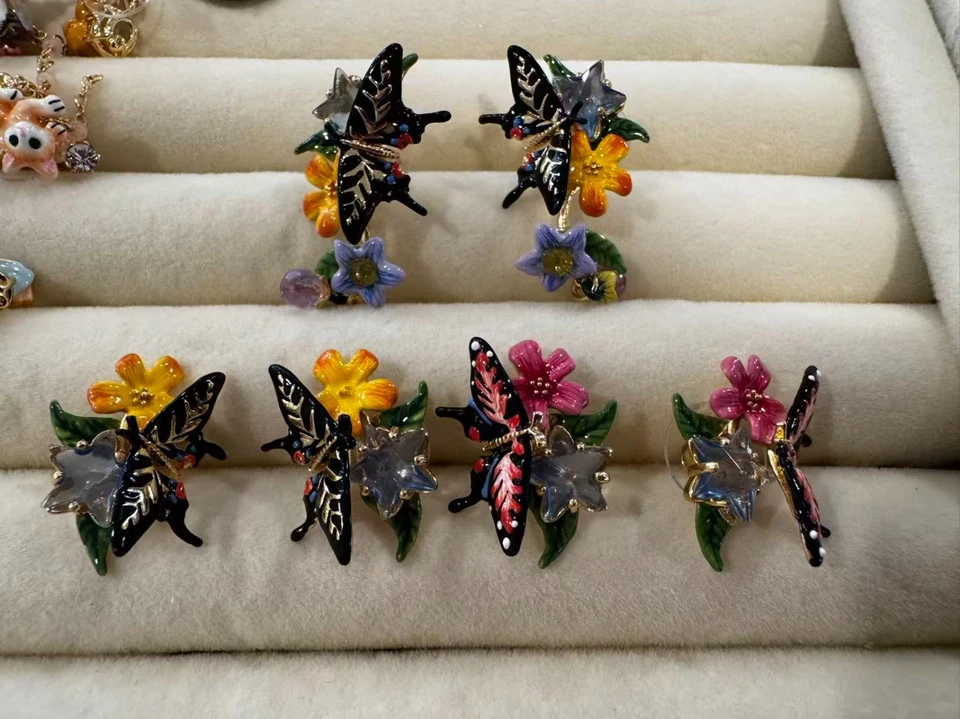 Les Nereides butterfly and flowers earrings - Image 1 of 1