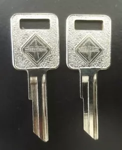 2 NEW KEYS INTERNATIONAL TRUCK 1990-2004 OEM Key Blanks 1790AM RA4 ORIGINAL-LOGO - Bild 1 von 2