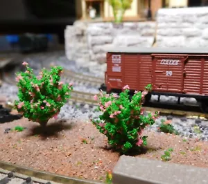10 Pink Flowering Bushes, Shrubs, 28mm Tall - Picture 1 of 11
