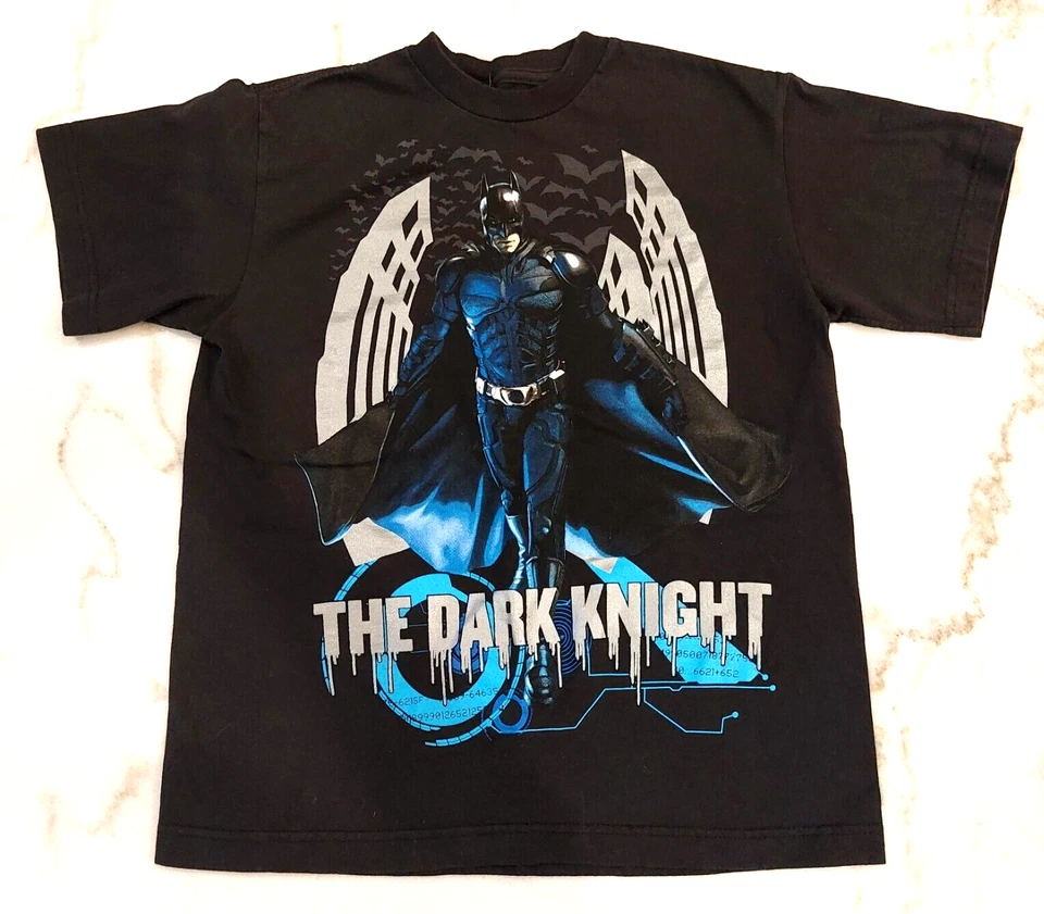 Camiseta gráfica masculina infantil BATMAN Dark Knight manga curta grande (10/12) preta - Imagem 1 de 4