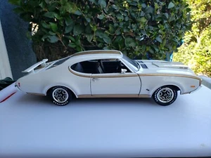 1/18 Diecast 1969 Hust Oldsmobile White And Gold Hard To Find By Ertl - Picture 1 of 10