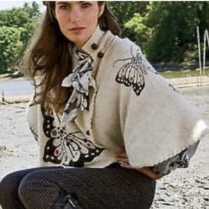 VNTG Anthropologie Moth Women's Wool Blend Poncho Cape Sweater Butterfly Button - Picture 1 of 6