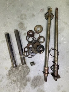 Piezas de suspensión trasera IRS tipo E original Jaguar XKE herrajes perno derecho OEM - Imagen 1 de 5