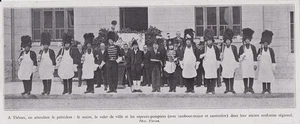 1936  --  A THONES EN ATTENDANT LE PRESIDENT    3I082 - Foto 1 di 1