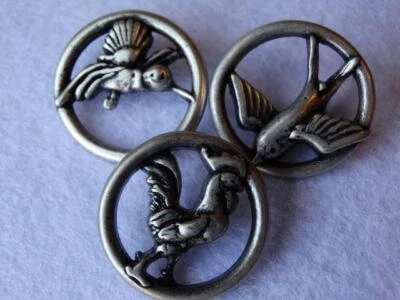 WONDERFUL NICKI EPSTEIN OUT OF PRODUCTION METAL BUTTONS Backmarked Birds - Image 1 of 3