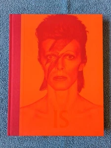 David Bowie Is Inside, hardback edited by Victoria Broackes, V&A Publishing 2013 - Foto 1 di 12