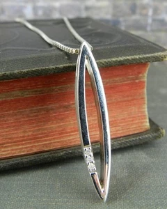 Collar Gota Oblonga de Plata de Ley 925 y Diamantes Firmado HD/C con Cadena de Caja - Imagen 1 de 4