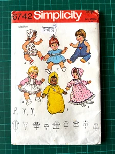Baby Puppenkleidung Schnittmuster NEU & UNGESCHNITTEN Simplicity 6742 - 6 Outfits - Bild 1 von 2