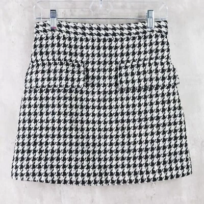 H&M Mini Skirt Womens Size 6 Black White Boucle Houndstooth Tweed Front Pockets - Image 1 of 4