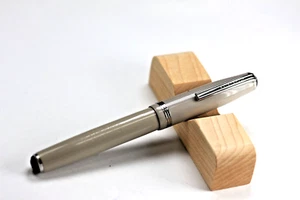 ESTERBROOK PASTEL GREY FOUNTAIN PEN 4 3/8'' LONG 1554 NIB - Picture 1 of 11