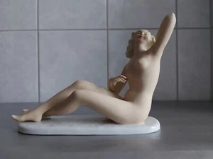 Statuetta in porcellana-~Wallendorf-~Schaubach-~seduto nudo-~Art Déco-~ - Foto 1 di 24