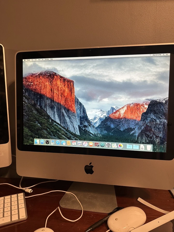 Apple iMac 20" Desktop - MC015LLC (June, 2009) - Image 1 of 3