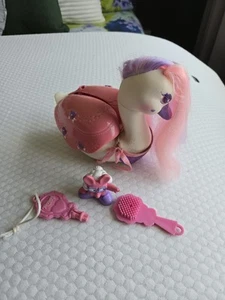 VINTAGE 1980'S KEYPERS, PRINCESS SWAN WITH KEY, BRUSH AND FINDER - Picture 1 of 3