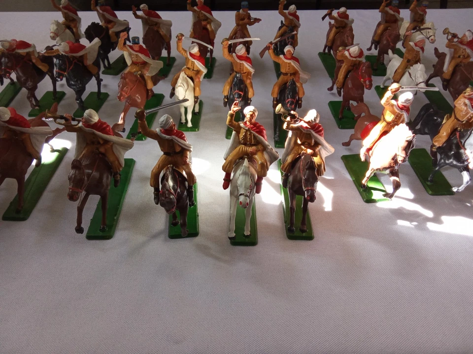 Lot 27 Figurines Cavaliers Spahis – Starlux Armée Française Coloniale – Vintage - Photo 1/4
