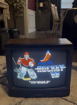 ✨Magnavox, 13" RX4030 WA02, CRT TV, Wood Grain TV - Image 1 of 4