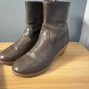 Crocs A-Leigh Closed Toe Wedge Zip Up Leather Brown Ankle Boots Sz 9 14784 - Picture 1 of 6