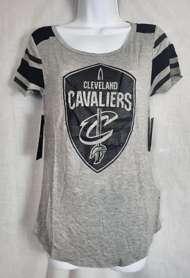 Cleveland Cavaliers Mujer Pequeña Camiseta Camiseta Baloncesto Logo NUEVO Brillante Foto 1 de 4