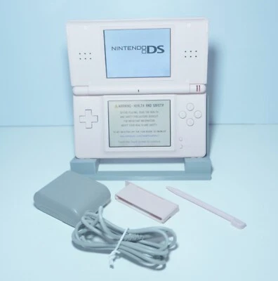 Sistema portátil Nintendo DS Lite Soft Cherry Blossoms rosa con cargador y lápiz óptico Foto 1 de 4
