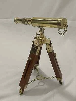 Telescopio náutico de latón decoración de escritorio antiguo de colección con soporte de trípode de madera Foto 1 de 4