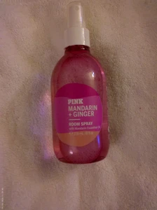 NEU / PINK VON V.S. / MANDARINE & INGWER / RAUMSPRAY / 8 OZ 🧡💛💚💙💜🧡💛💚💙💜 - Bild 1 von 2