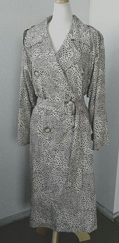 SAINT LAURENT (YSL) Cappotto lungo Saint Laurent stampa leopardata con fodera in raso e copertina logo inclusa