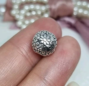 Genuine Pandora Lazy Daisy Flower Clip Charm  💕 S925 ALE    R12 - Picture 1 of 8