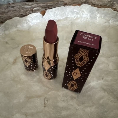 CHARLOTTE TILBURY NEW YEAR LIPSTICK K.I.S.S.I.N.G.- KISS OF MYSTERY MAUVE LTD ED - Image 1 of 4