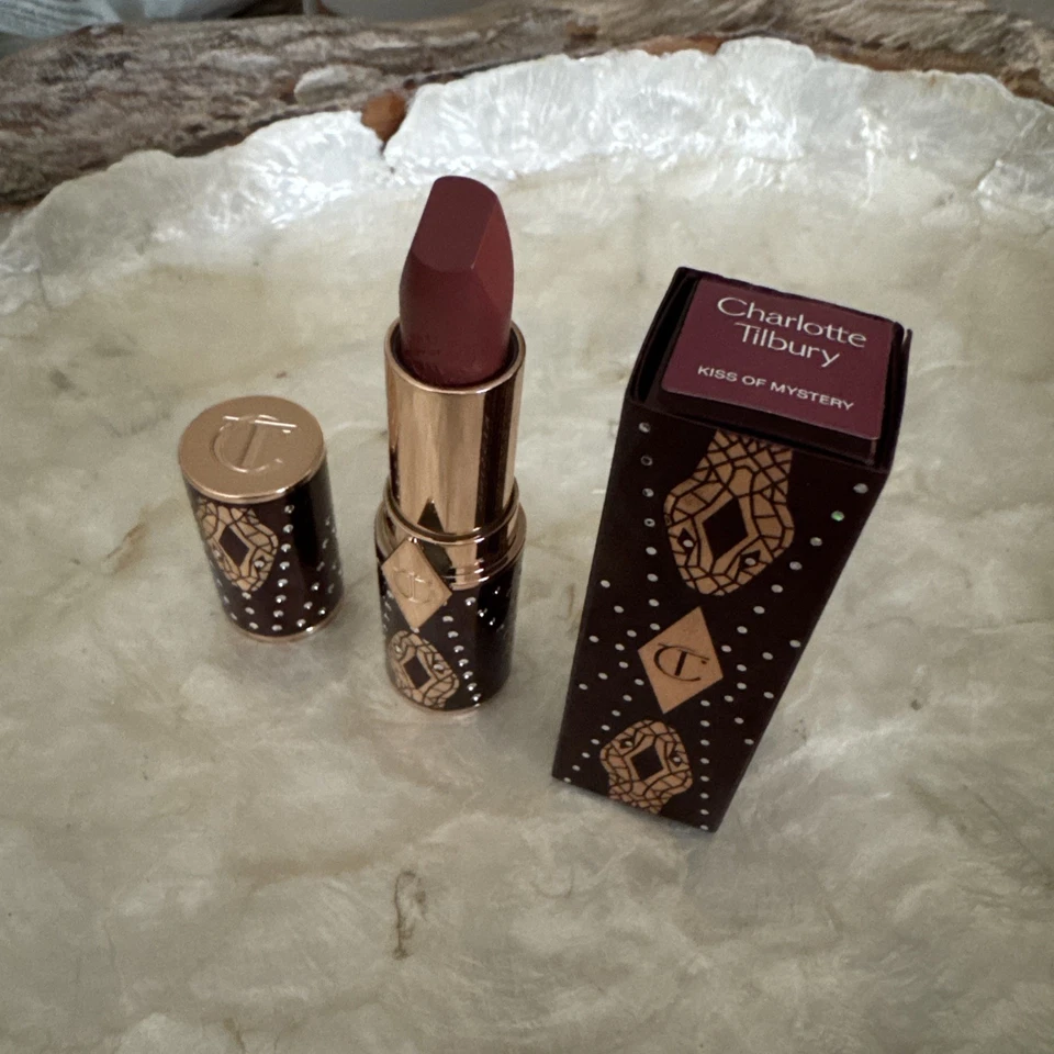 CHARLOTTE TILBURY NEW YEAR LIPSTICK K.I.S.S.I.N.G.- KISS OF MYSTERY MAUVE LTD ED - Image 1 of 4