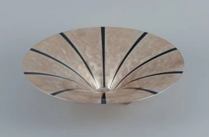 WMF, Deutschland. Große Art Deco Ikora Schale aus vergoldeter Silberintarsien mit Messing. - Bild 1 von 6