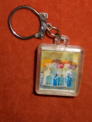 Porte-clés Visiomatic BUTAGAZ 2 femmes animées douche chauffe-eau VRAIE MARQUE - Photo 1/2