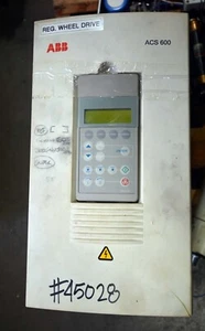 Unidad de frecuencia variable ABB ACS 600 acs601-0006-4-000b1200801 (inv. 45028) - Imagen 1 de 3