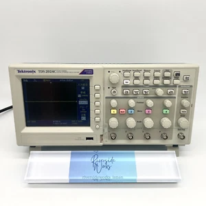 Tektronix TDS2024C 4-Port Digital Oscilloscope 200 MHz 2 Gs/s Used from Japan - Picture 1 of 13