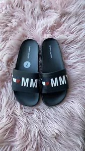 Nuevo Tommy Hilfiger Negro Rojo Blanco Azul Corazones Banderas Slides Sandalias Talla 7 - Imagen 1 de 3