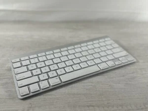 Apple A1255 Standard Keyboard Silver Wireles QWERTY (Standard) Quiet Keys for PC - Picture 1 of 5
