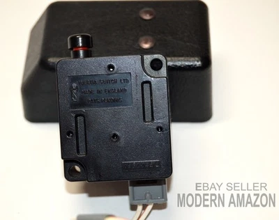 82-91 Jaguar XJS V12 OEM Inertia Fuel Cutoff Switch & Cover Excellent Condition - Image 1 of 4