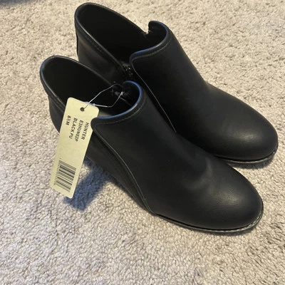 " ESPRIT " Hunter Woman's Size 8.5 Black Side Zip Ankle Booties - Image 1 of 4