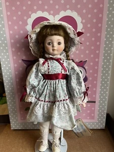 bambola di porcellana da collezione - Foto 1 di 5