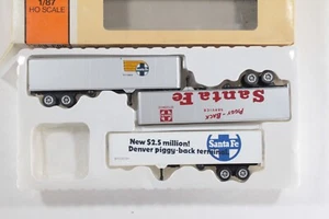 HO Con-cor Santa Fe 3pk 40ft TOFC Anhänger #202394, 204232, 204570 - Bild 1 von 16