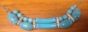 NEU Faux Türkis 20" Halskette + silberfarbene Ohrstecker - Bild 1 von 3