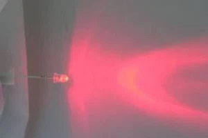 100 LEDS 3MM Rojos 5.000mcd Alto Brillo 3 mm Red Gratis Resistencias Resistor - Imagen 1 de 1