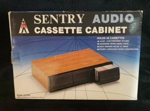 ARMARIO DE CASETE DE AUDIO CENTRY - TIENE CAPACIDAD PARA 36 CINTAS DE CASETE / VINTAGE - Imagen 1 de 7