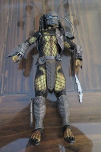 NECA PREDATOR TEMPLE GUARD FIGURE LOOSE INCOMPLETE AVP ALIEN VS. RARE VHTF - Picture 1 of 2
