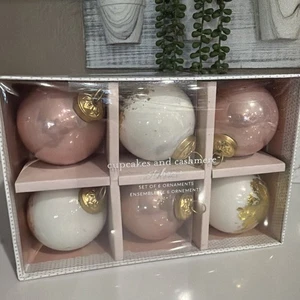 Cupcakes and Cashmere Pink/White Glass Christmas Ornaments - Set of 6 - Foto 1 di 5