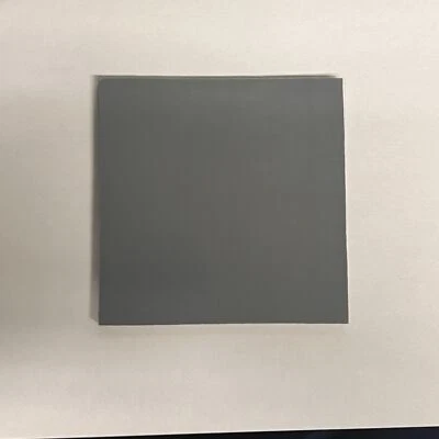 Laird Tflex HR4300 硅胶热间隙填充垫 81 张每件 .5"X.5"X.3" — 第 1/2 张图片